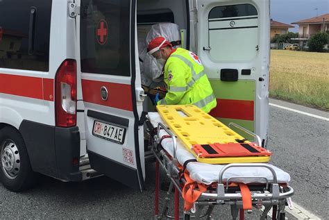 Pieve a Nievole, investito da un’auto mentre attraversa la  .